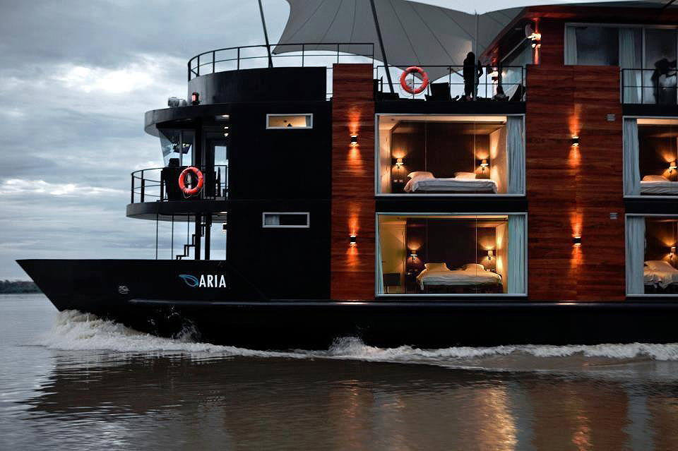 luxury-boat-hotel-in-the-amazonas-architecture-design-art-free-online 